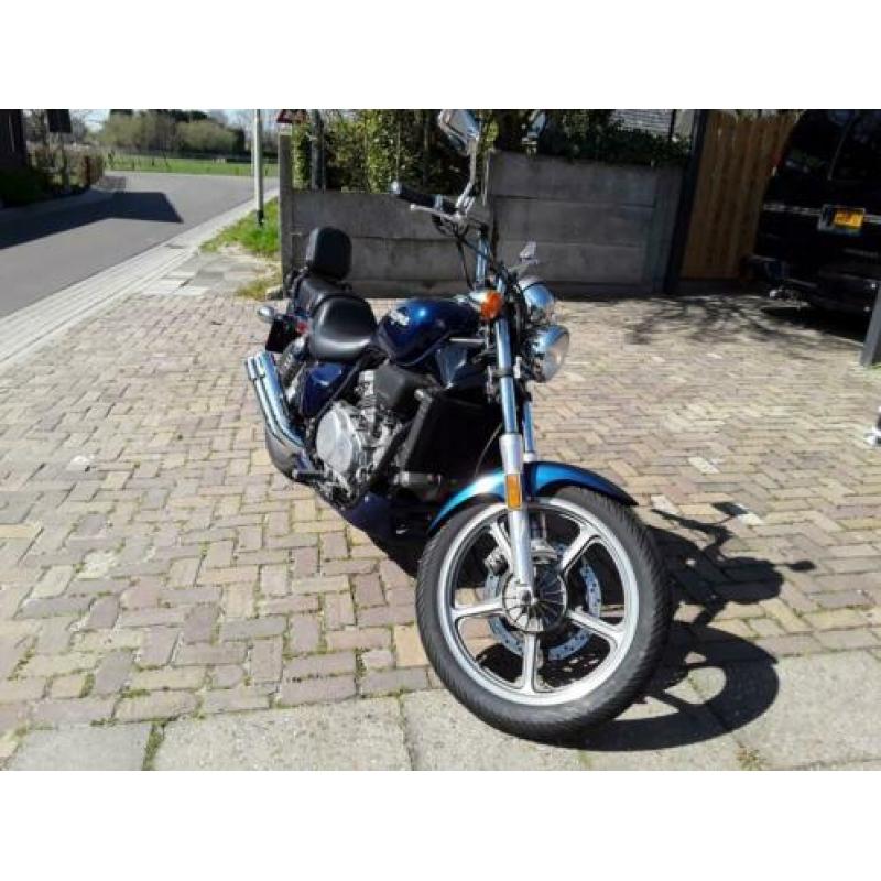 Honda magna