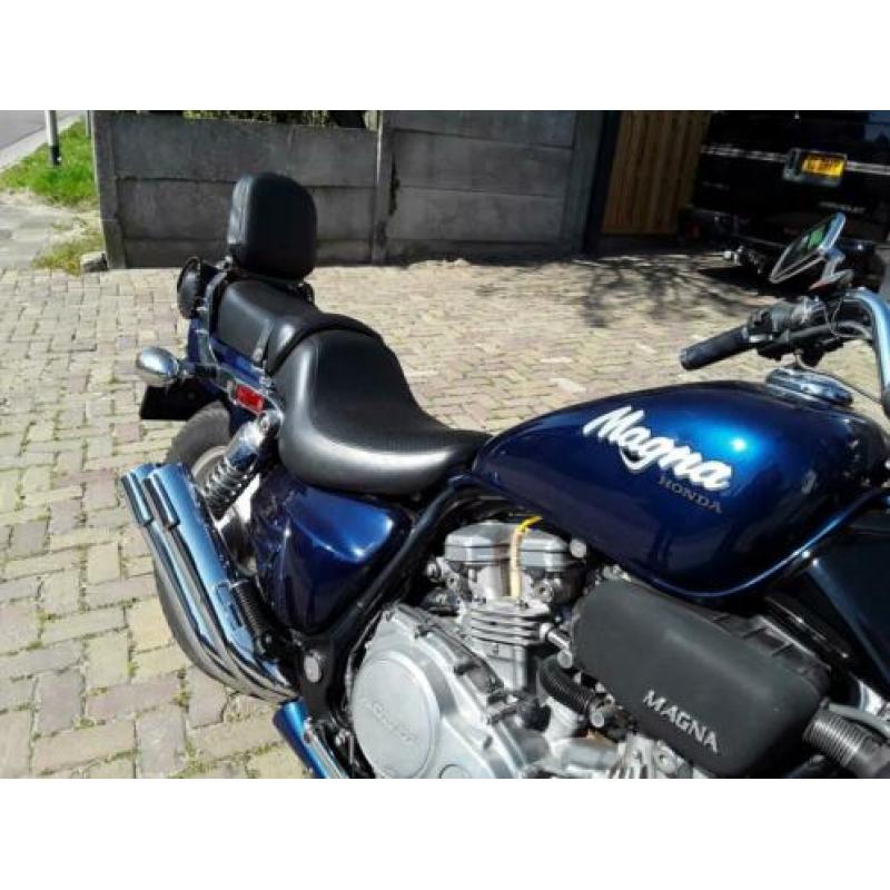 Honda magna