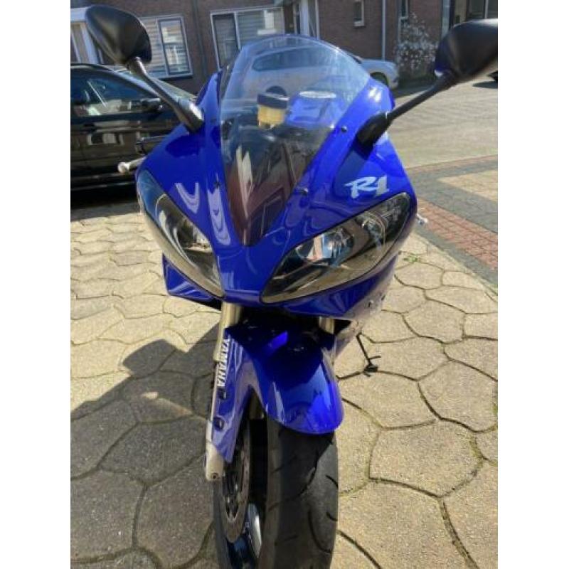 Mooie strakke blauwe R1 2002