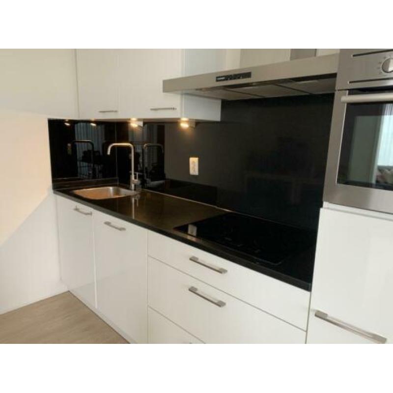 Nette keuken hoogglans WIT (incl apparatuur AEG)