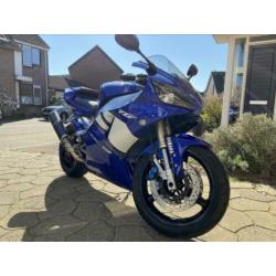 Mooie strakke blauwe R1 2002