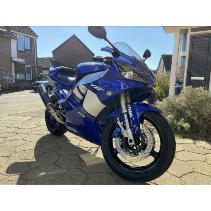 Mooie strakke blauwe R1 2002