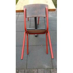 Vier industriële stoelen