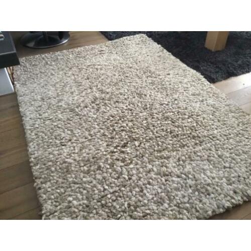 Hoogpolig wollen vloerkleed 230 x 160 cm.