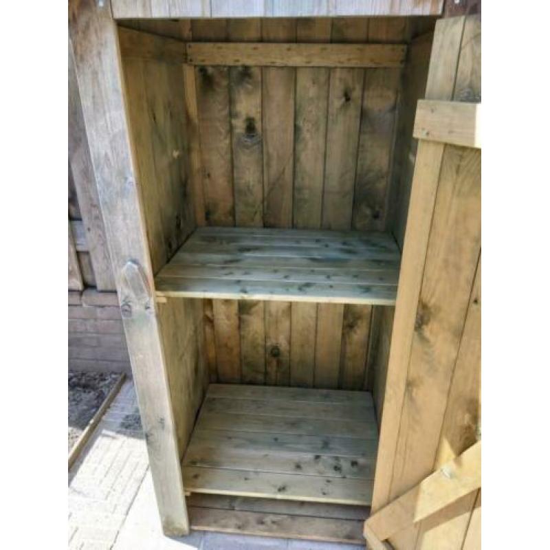Tuinkast van hout