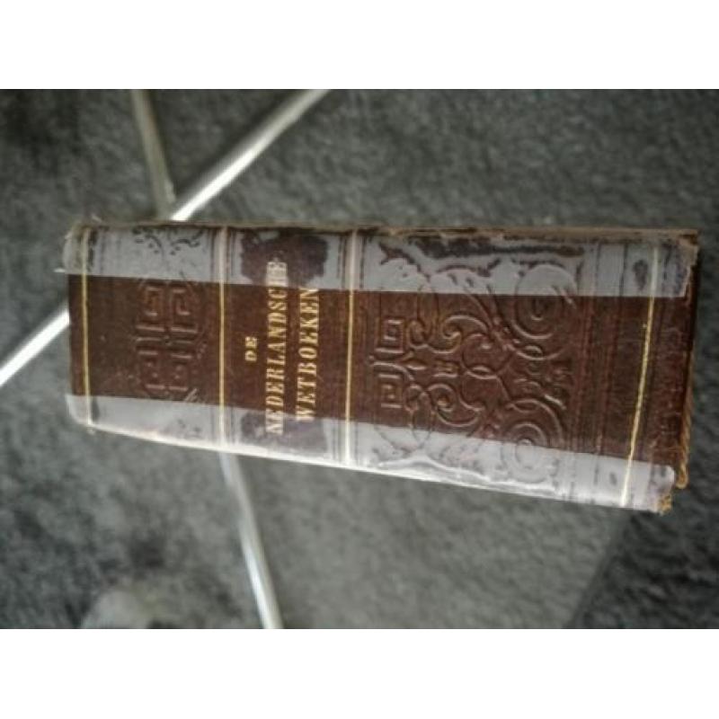 Zeldzaam boek(je) De Nederlandsche Wetboeken 1840