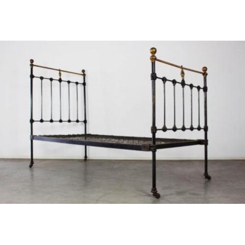 Antiek Engels metalen bed winkelstelling brocante spijlenbed