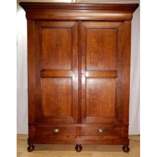Stoere grote antieke Hollandse kast.
