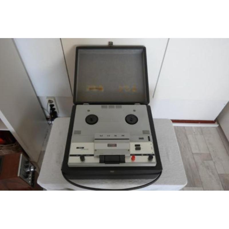 Uher 704 bandrecorder met banden