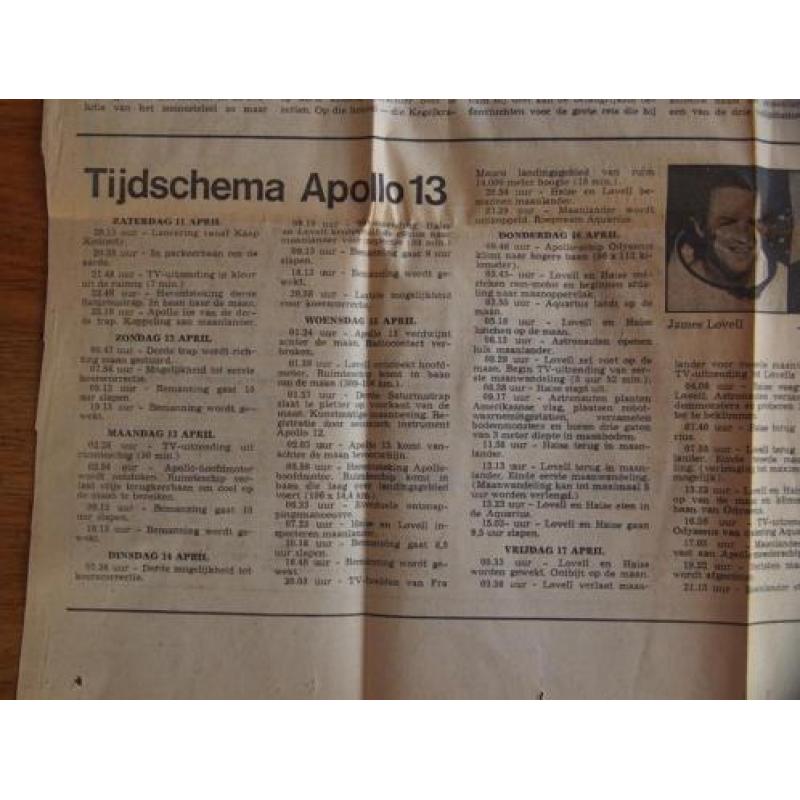 Amerikanen op de maan met apollo 13 kranten artikel
