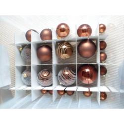 55 bruin en 25 goudkleurig kerstballen en piek (glas)
