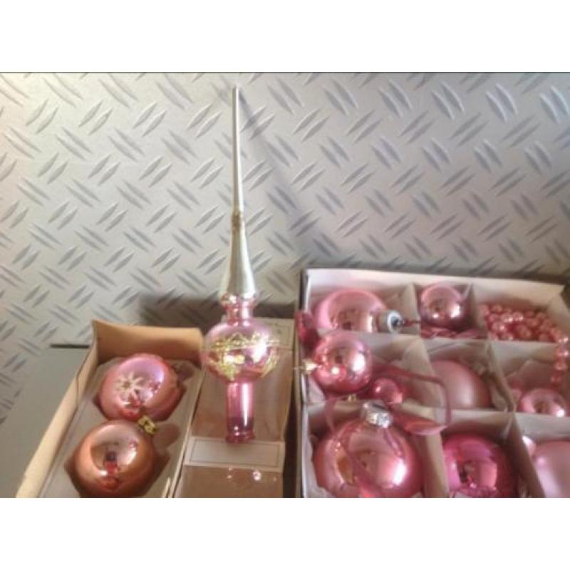 Oude roze kerstballen met piek