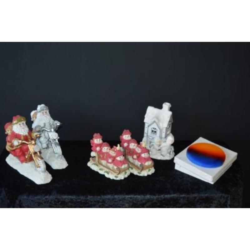 5 kerstfiguren en een design geurkaars, nieuw in doos