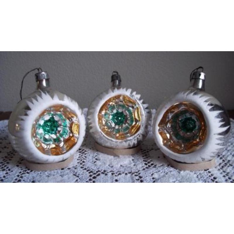 ~ 3 Oude deuk kerstballen ~