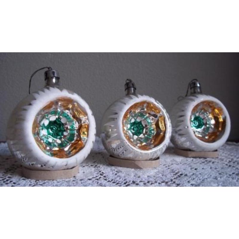 ~ 3 Oude deuk kerstballen ~