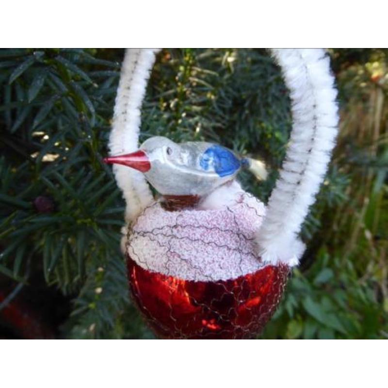 Oude kerstbal: Vogel op nest