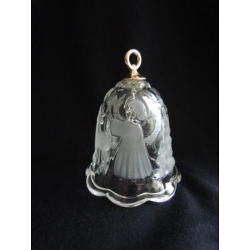 Kerstbel van gesatineerd glas