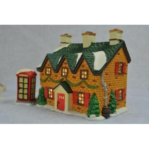 Dickensville Kerstdorp Huis met 3 Schoorstenen