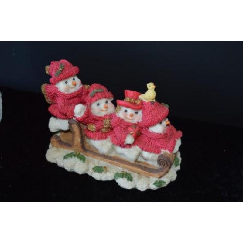 5 kerstfiguren en een design geurkaars, nieuw in doos
