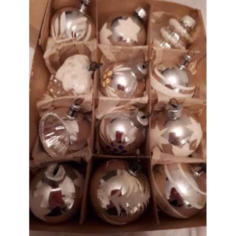 12 oude kerstballen van glas zilver