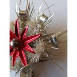 Oude antieke kersthanger/kerstbal met glaskralen en tinsel