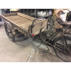 Antieke loodgieters bakfiets