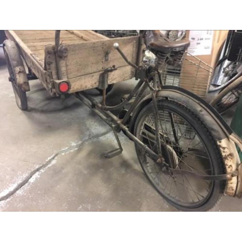 Antieke loodgieters bakfiets