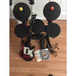 guitar hero drumstel, gitaar en microfoon