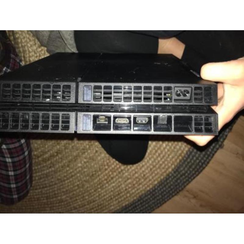 PS4 1 TB met 2 controllers en vijf spellen