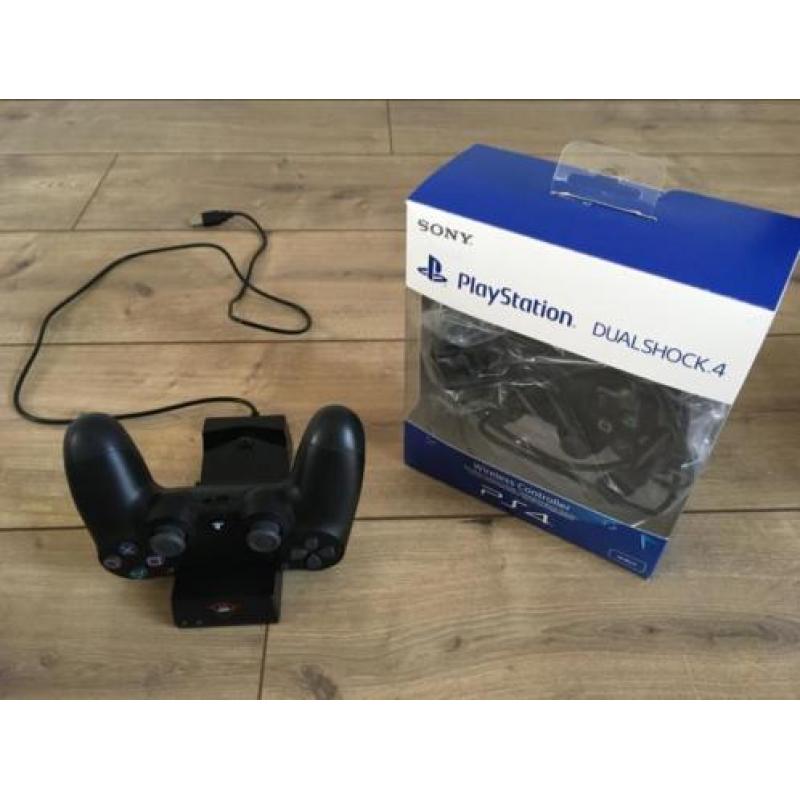 PlayStation 4 slim 500gb + 2 controllers
