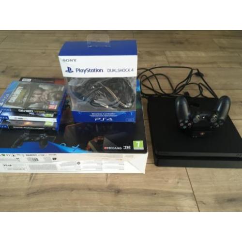 PlayStation 4 slim 500gb + 2 controllers