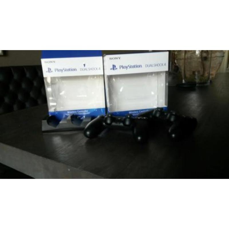 Playstation 4 controllers