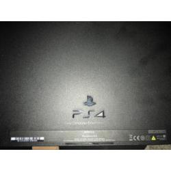PS4 1 TB met 2 controllers en vijf spellen