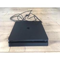 PlayStation 4 slim 500gb + 2 controllers