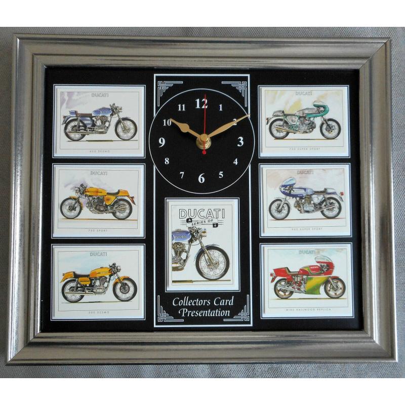 Zwarte Wandklok met een collage van Ducatti motorfietsen